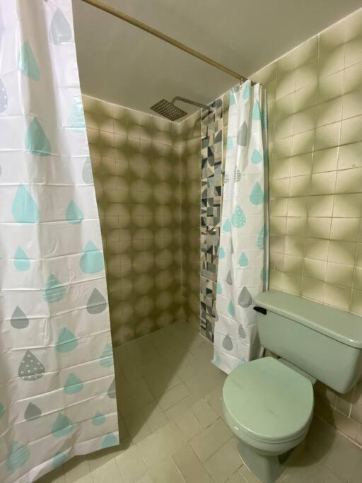 Comfortable Very Close To The Airport Apartment *